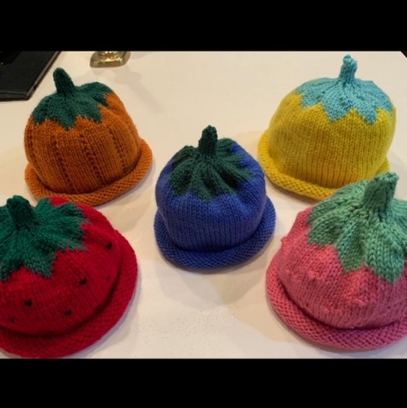 Hand-knit Raspberry Baby Hat 🍓 - Picture 3 of 4